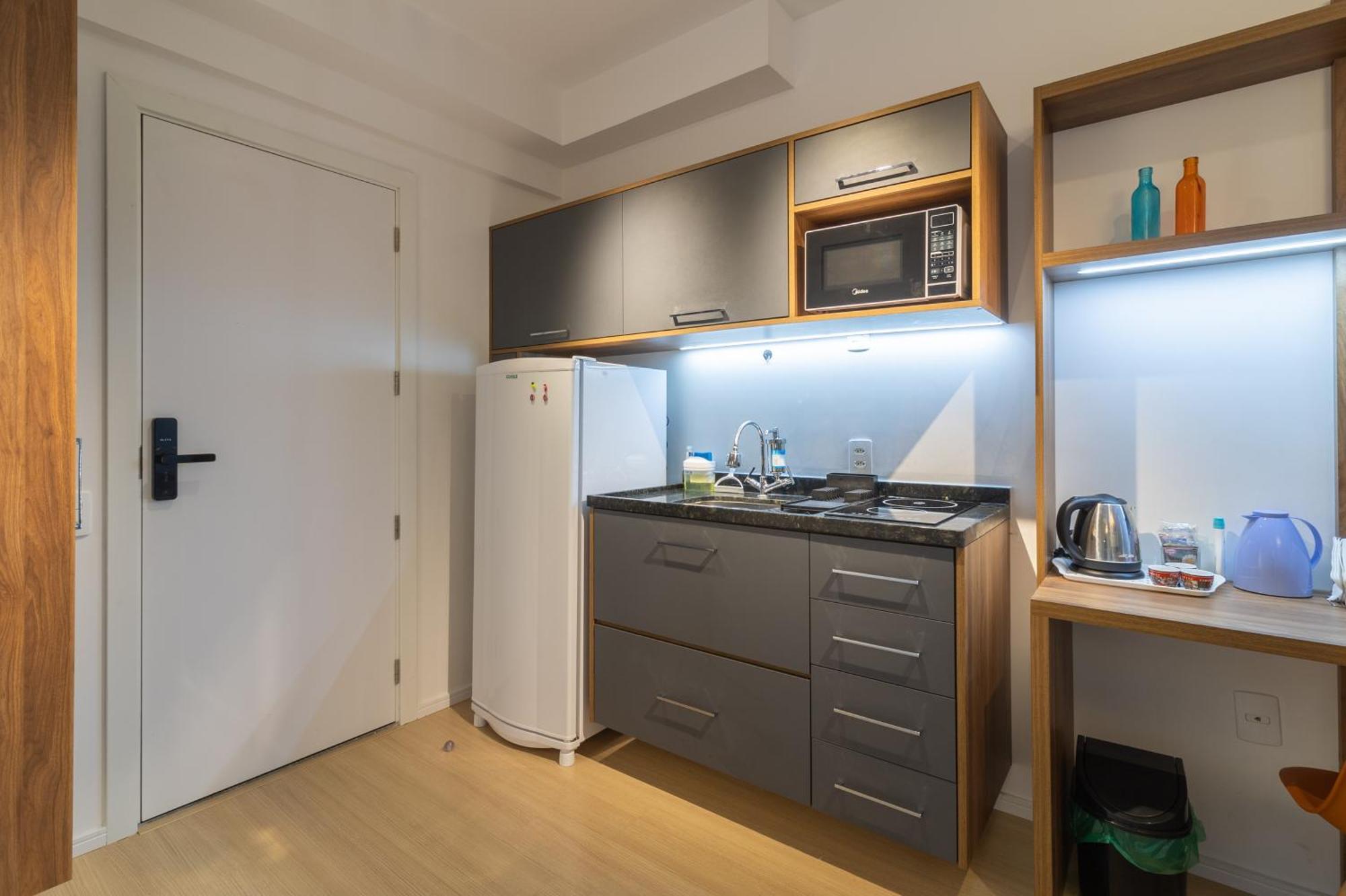 Flat Com Quarto Separado E Varanda A 200M Do Metro Vila Madalena *